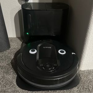 Shark robotic vacuum